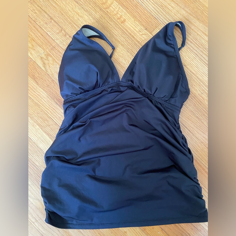 A Pea in the Pod Maternity swim top small
